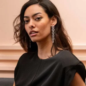 By Jollia Boucles Taylor New