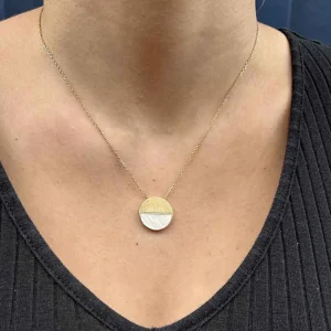 By Jollia Collier fin médaille demi nacre (plaqué or) Outlet